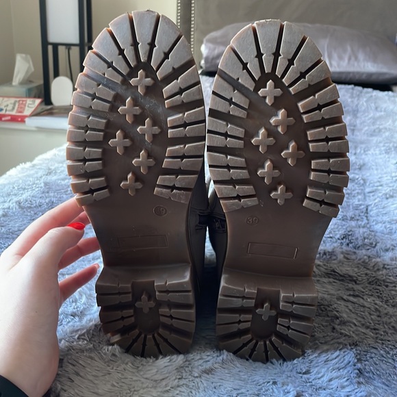 Size 9 light brown Madden Girl boots - Picture 5 of 5